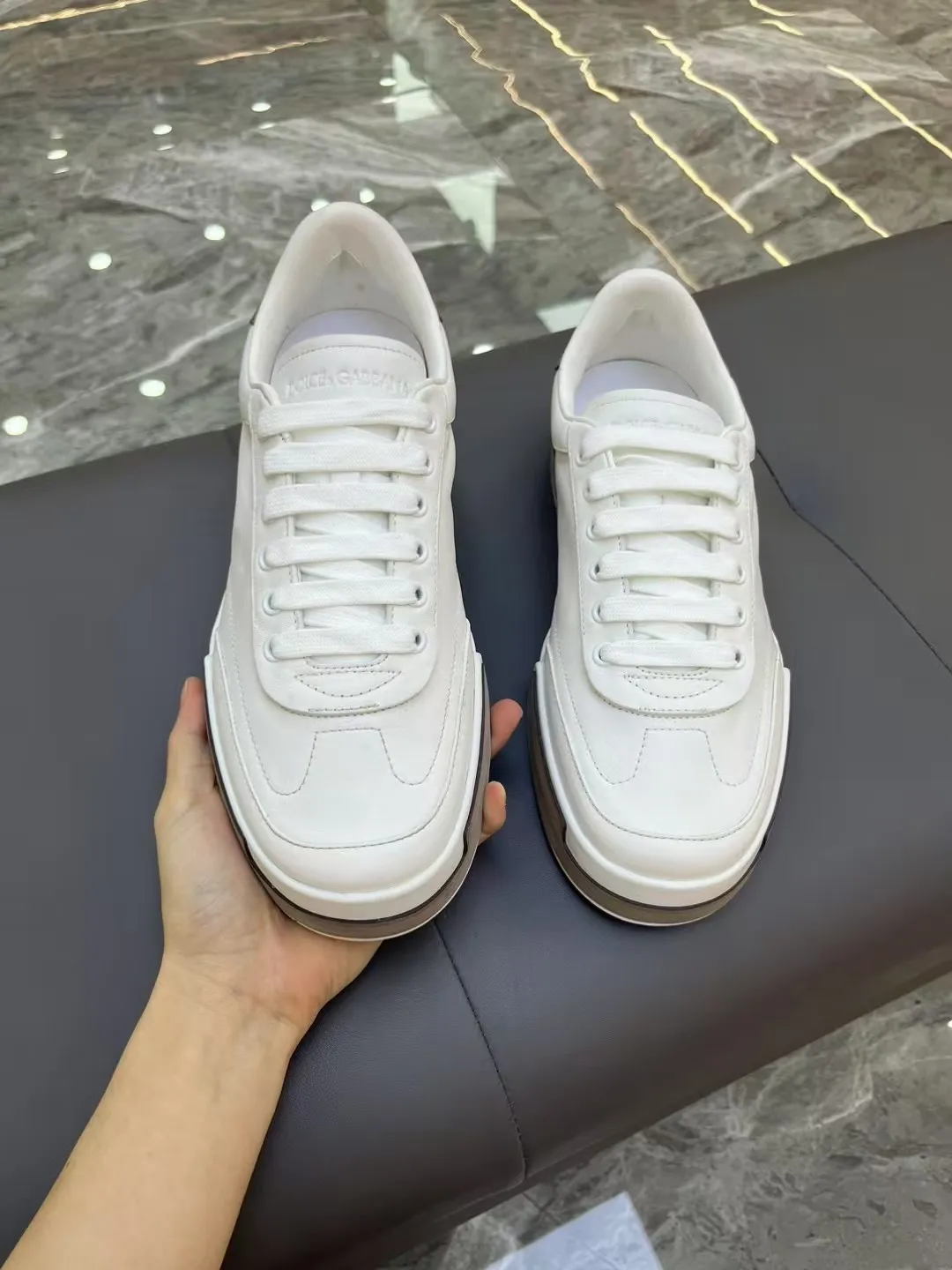 Men's shoes 💰460 [New style] 🐝🐝⚠️[DG] ⚠️High grade, top craftsmanship ⚠️Men's casual style, regular size 39 to 44 (45 can be customized ⚠️D &G Fashionable and casual style, unique design style! Fully original single-layer calfskin hollow design, inner calfskin latex back foot! Exclusive for summer! Original TPU outsole! Look at the details of the quality, and it can stand up to all kinds of tests!